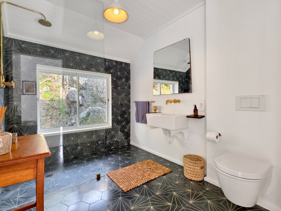 To Let 7 Bedroom Property for Rent in Bantry Bay Western Cape